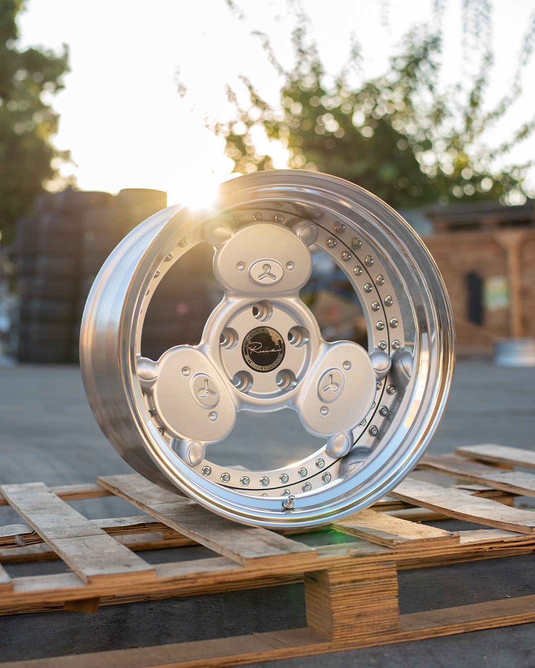 https://revolvewheels.com/cdn/shop/files/RVLE_88_1.jpg